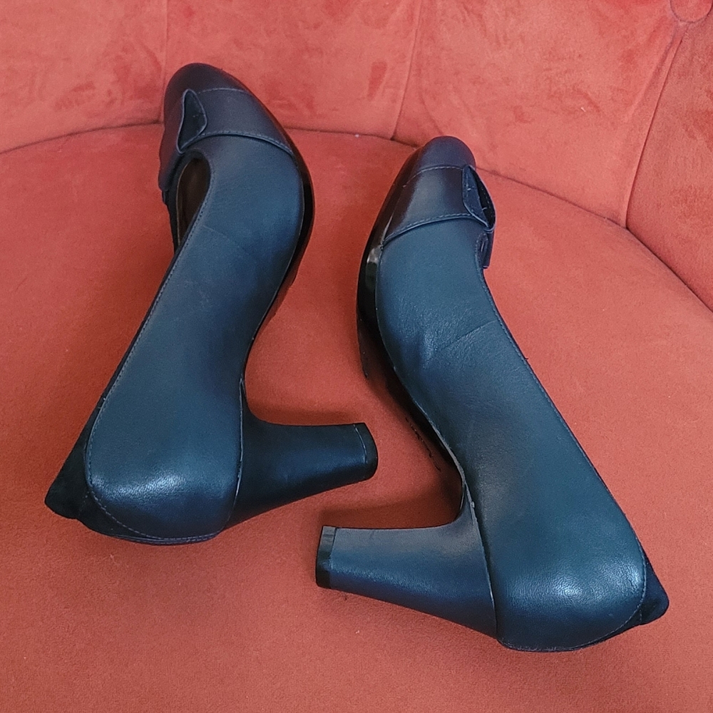 Clarks Artisan Navy Blue Leather Pumps Womens Size 6.5 Wide - Picture 8 of 11